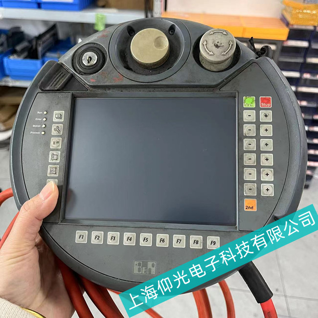 昆山市注塑機(jī)BR貝加萊機(jī)器人示教器運(yùn)行中字符突然消失-黑屏