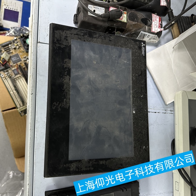 廣州三菱觸摸屏GT27系列卡在開機(jī)界面無法繼續(xù)啟動故障維修哪家靠譜